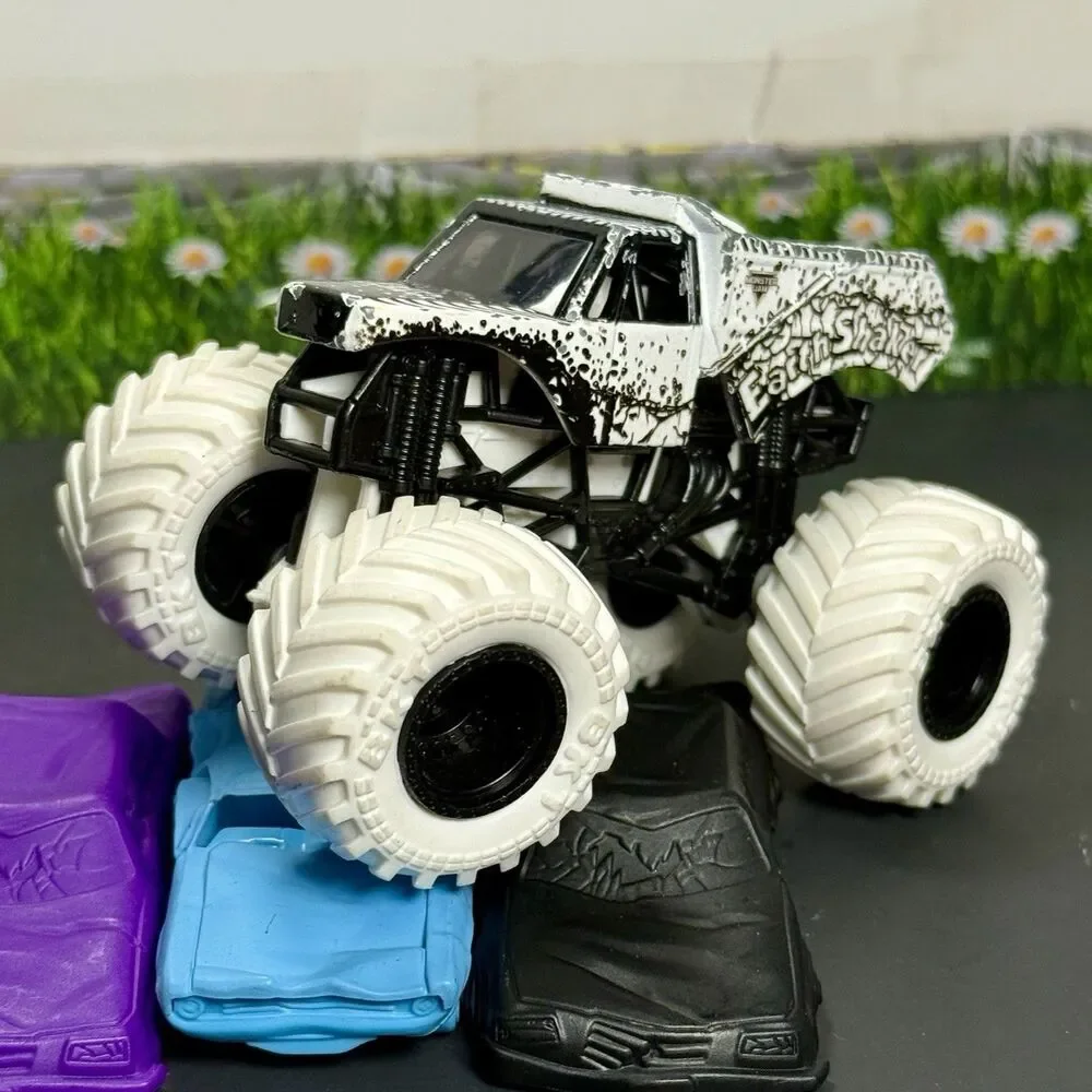 Rare! Chips 2021 Monster Jam Spin Master 1:64 Max Contrast Loose Earth Shaker